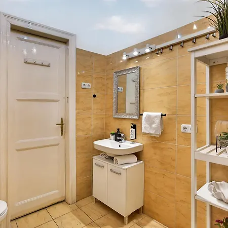 Apartment Elegant With View Budapest